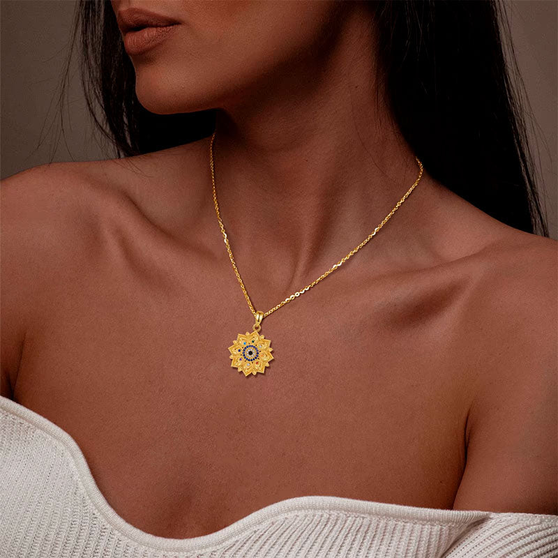 Mulher Usando Colar Ouro Feminino Lótus