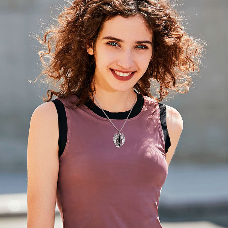 Mulher Usando Colar Prata Fênix Obsidiana