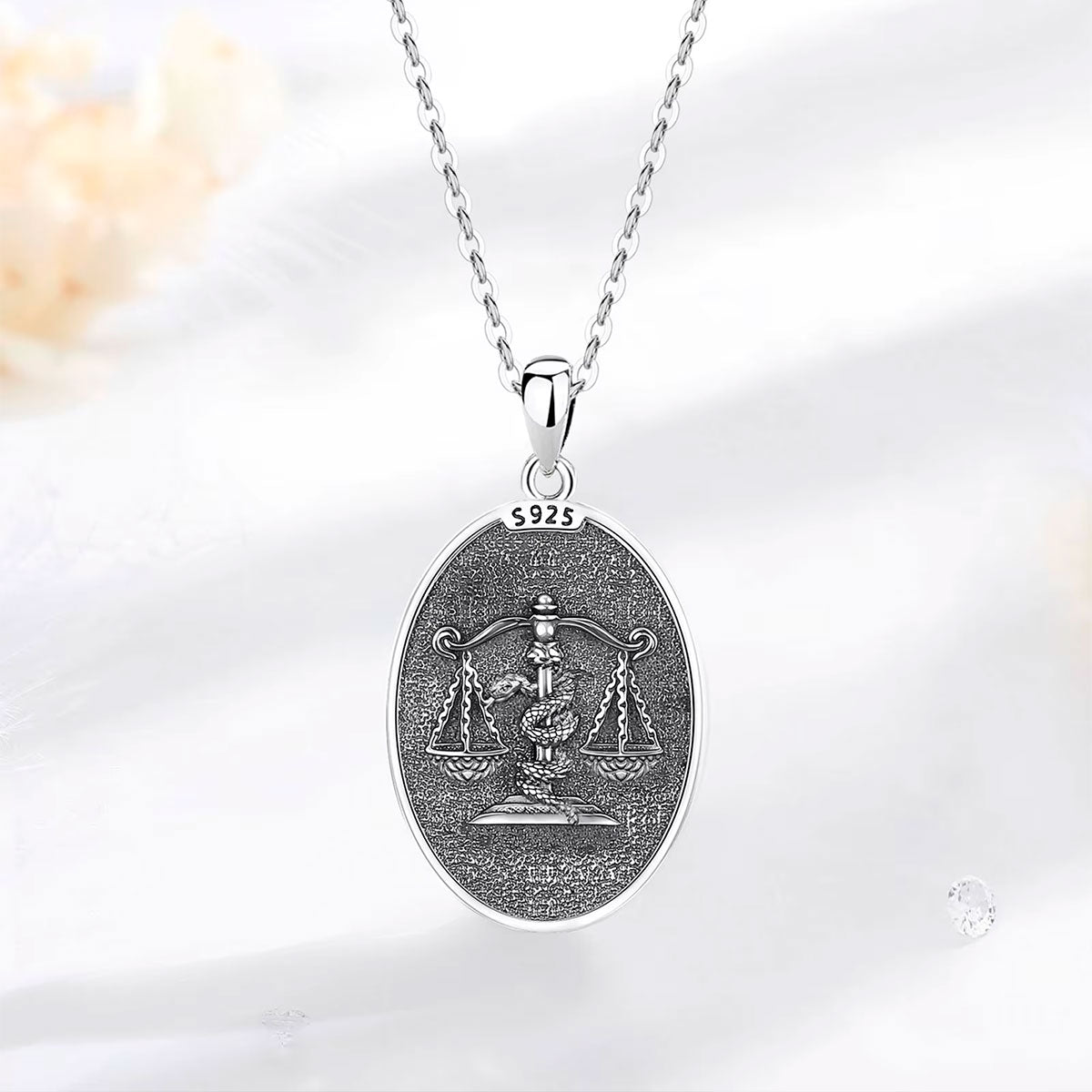 Verso do Colar Prata Feminino Têmis